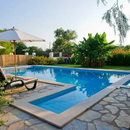D'louca Villa